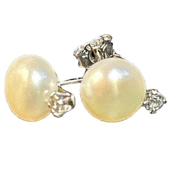 Helzberg Diamonds Jewelry - Helzberg Diamond White Pearl and 14 k white gold Stud Earrings